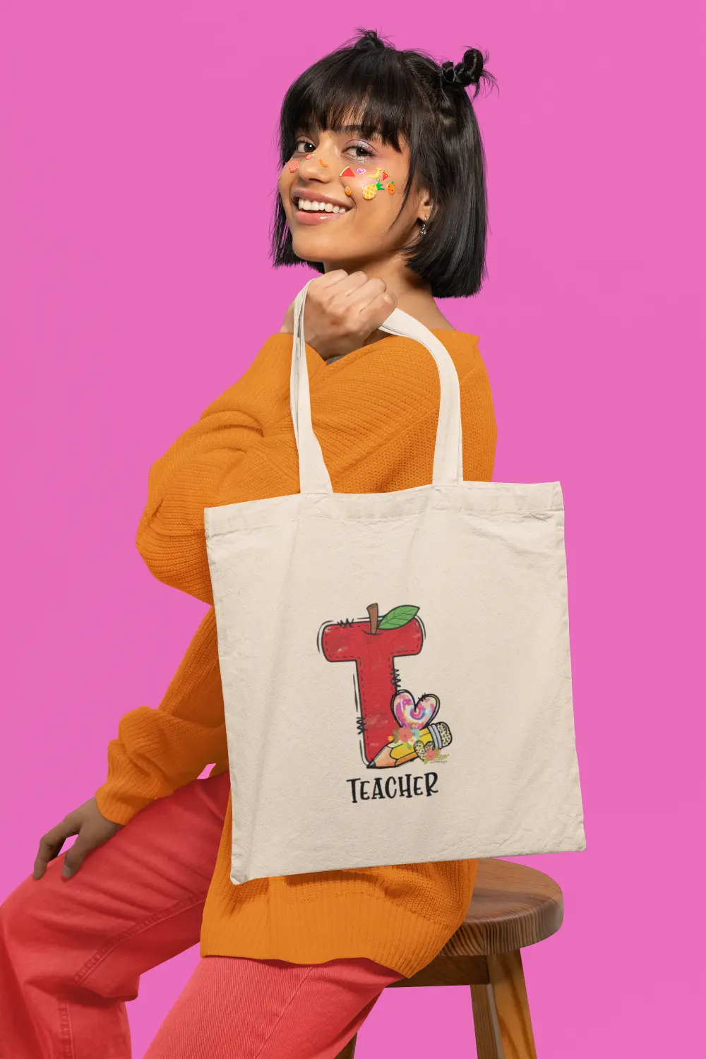 βαμβακερη τσαντα tote bag μπεζ για δασκαλους με σχεδιο teacher και μηλο mommys